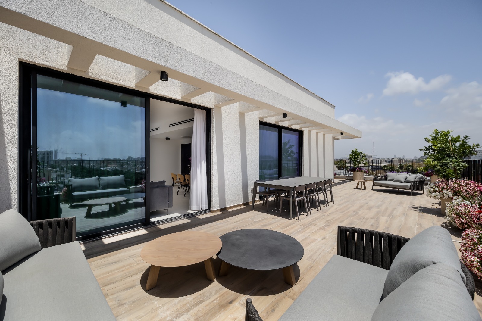 JAFFA COURTYARD פותח שעריו: דירות לדוגמה בעיצוב טולמנס ופנטהאוזים עוצרי נשימה – בלב סמטאות שוק הפשפשים, לגור AS IS בתוך חלום יפואי